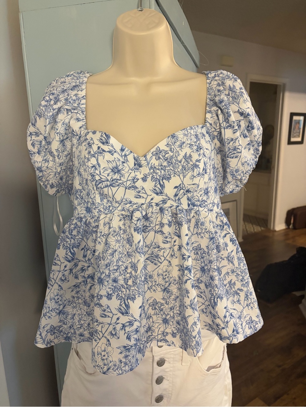 SHEIN White Peplum Top with Blue Floral Print and Puff Sleeves